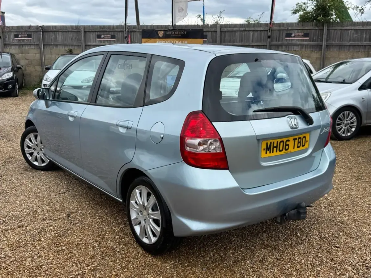 Begagnad Honda Jazz SE 83 HK (61 kW) 2006 Blå Halvkombi