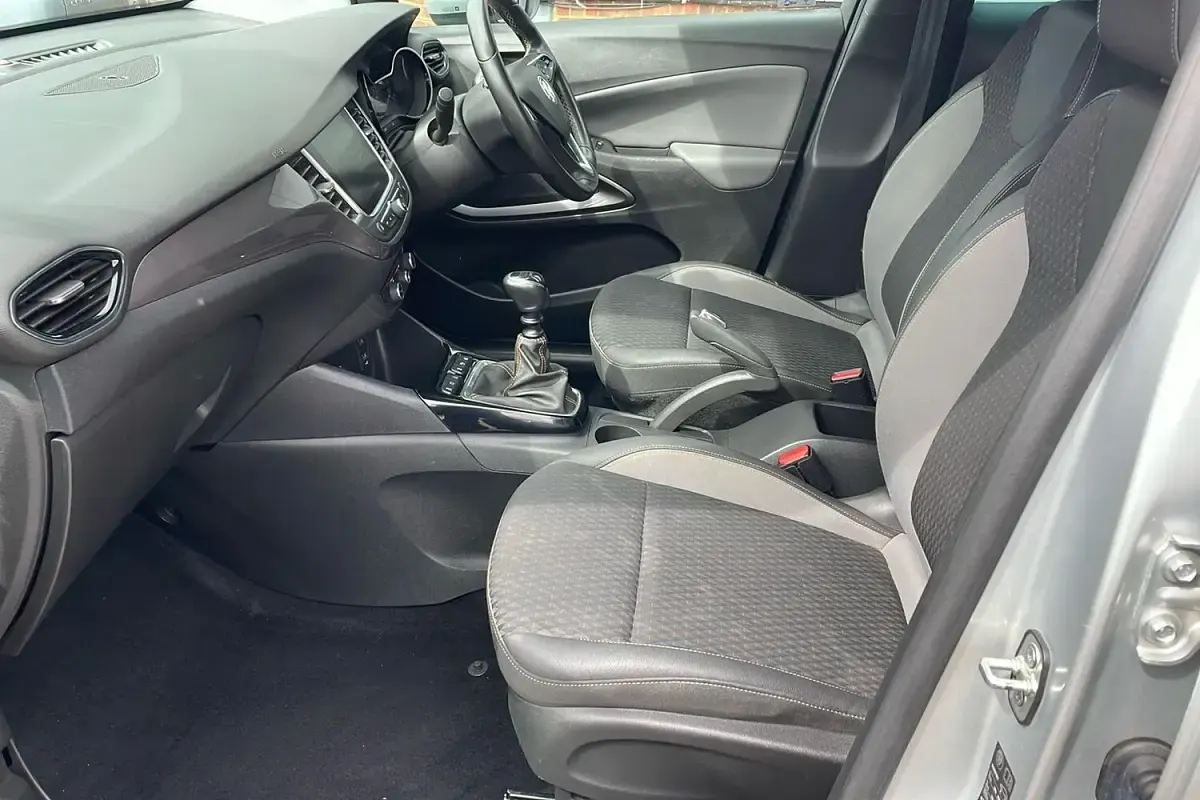 Used Vauxhall Crossland X Elite 120 HP (88 kW) 2018 Silver SUV