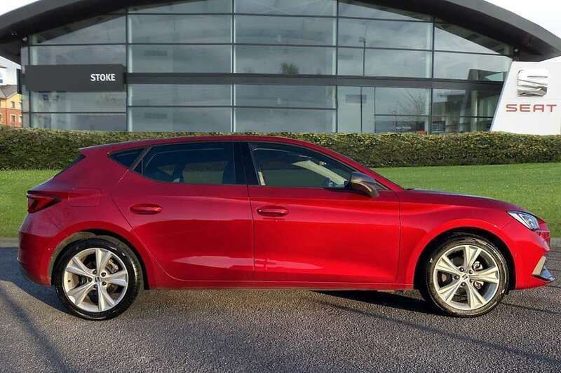 Begagnad Seat Leon FR 150 HK (110 kW) 2023 Röd Halvkombi