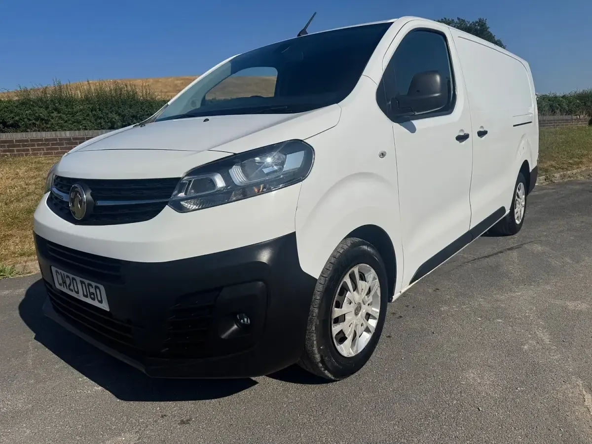 Used Vauxhall Vivaro 100 HP (73 kW) 2020 White MPV