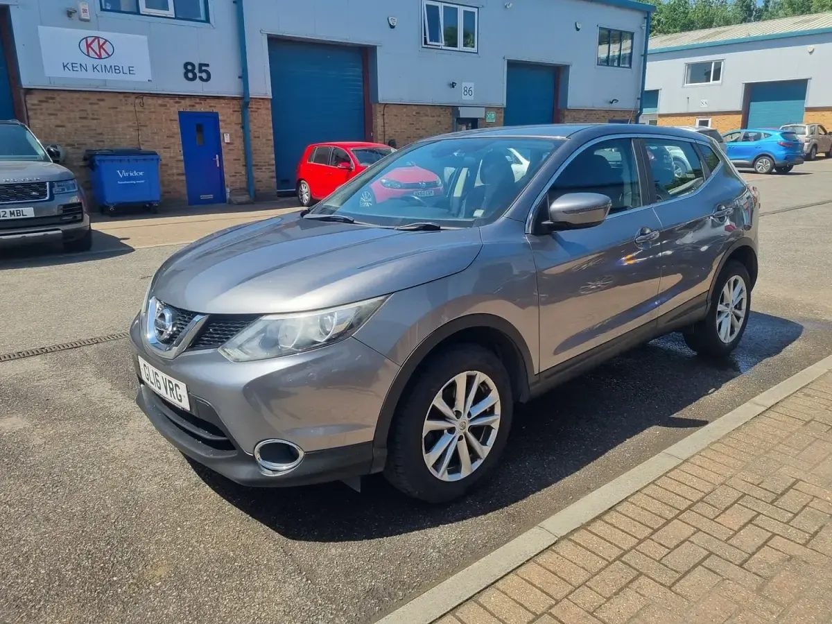 Used Nissan Qashqai Acenta 115 HP (84 kW) 2016 Grey SUV