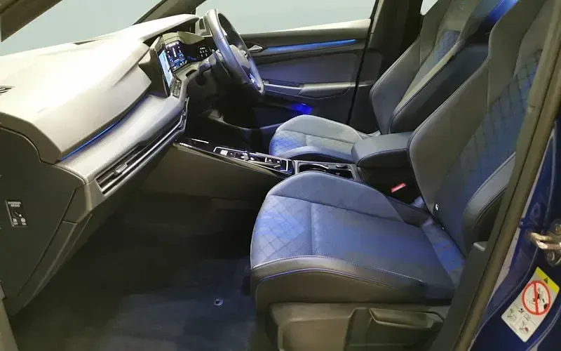 Second-hand VW Golf VIII R 320 CP (235 kW) 2024 Albastru Hatchback