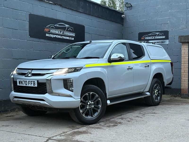 White Used 2020 Mitsubishi L200 Warrior Pickup | £15,995 (Good price) - Image 1/4