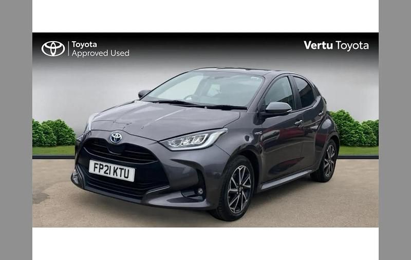 Used Toyota Yaris Hybrid Design 116 HP (85 kW) 2021 Grey Hatchback