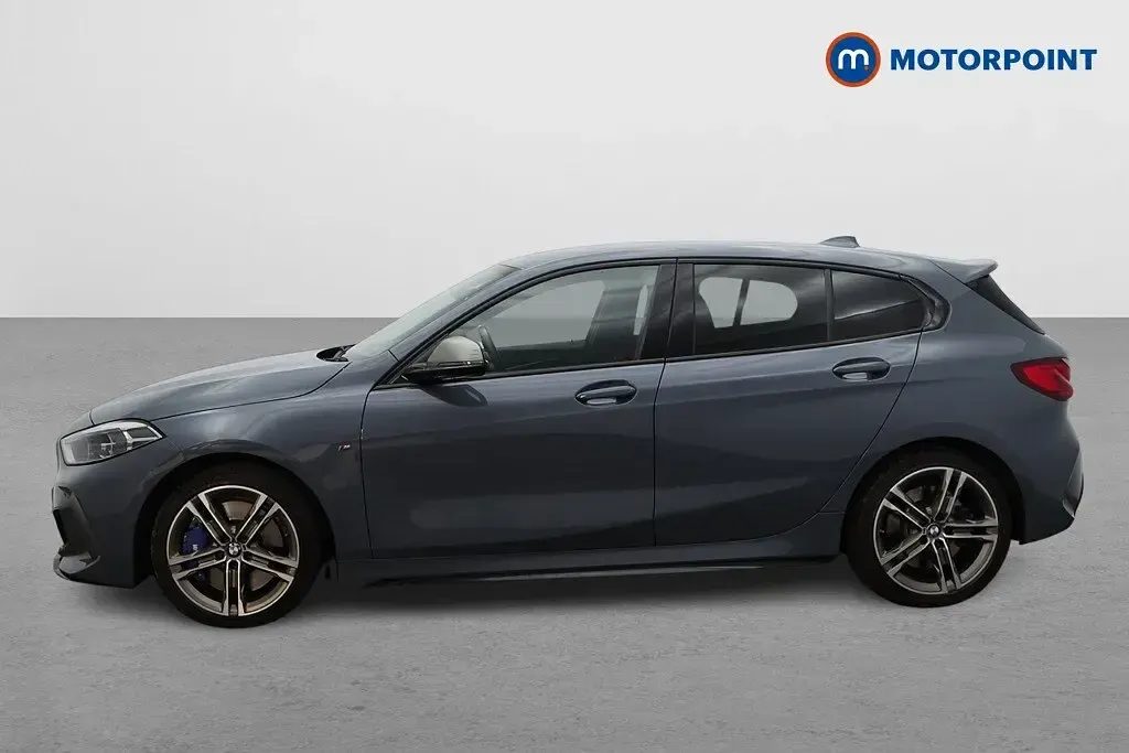Używany BMW M135 2021 Niebieski Hatchback