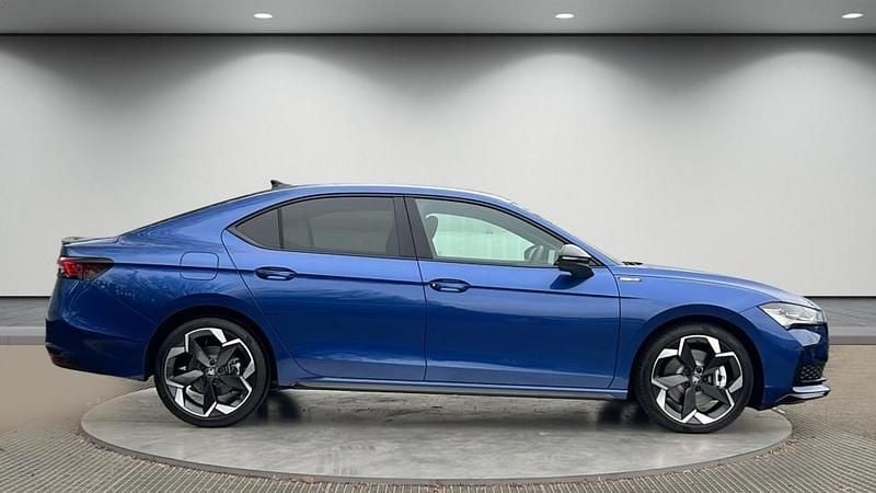 New Skoda Superb SportLine 204 HP (150 kW) 2026 Cobalt blue metallic Hatchback