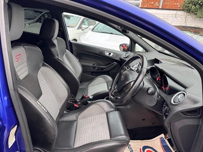 Used Ford Fiesta ST 182 HP (133 kW) 2017 Blue Hatchback