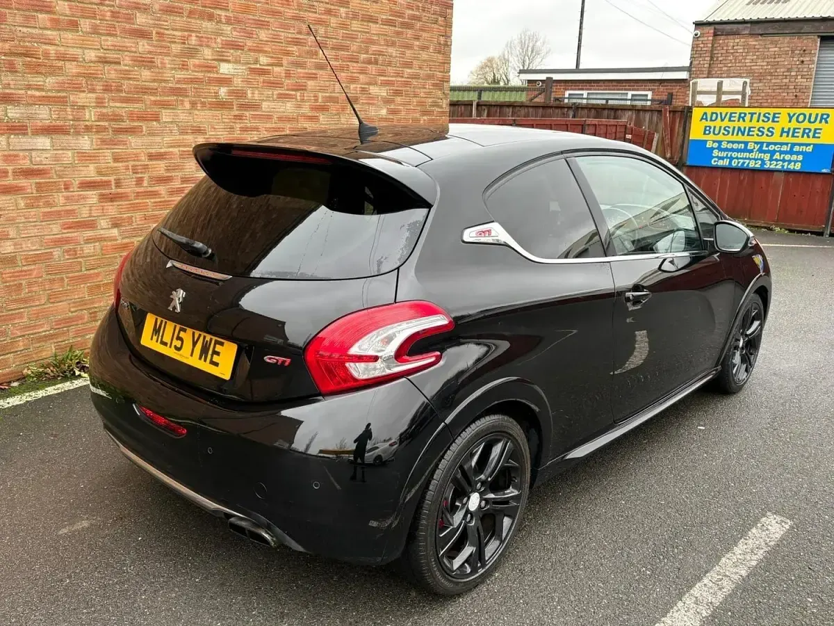 Second-hand Peugeot 208 GTi 2015 Negru Hatchback
