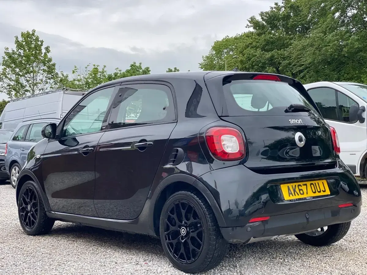 Used Smart ForFour Premium 90 HP (66 kW) 2017 Black Hatchback
