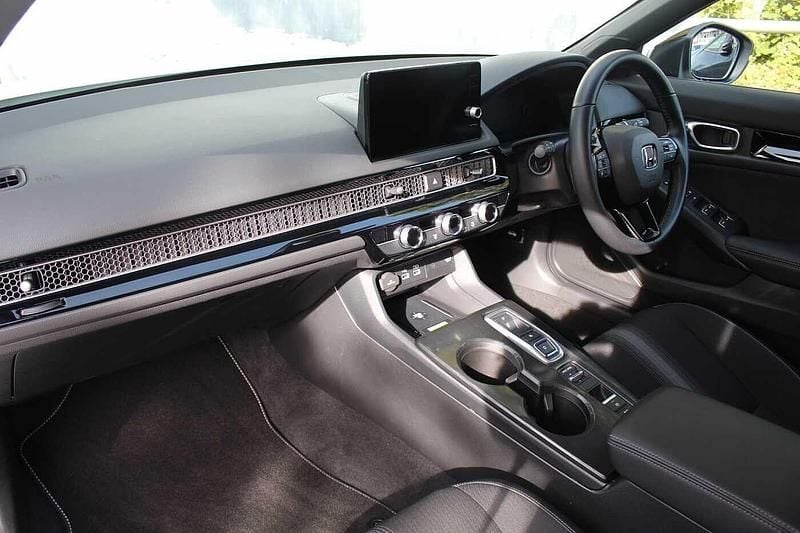 Used Honda Civic Sport 143 HP (105 kW) 2025 White Hatchback