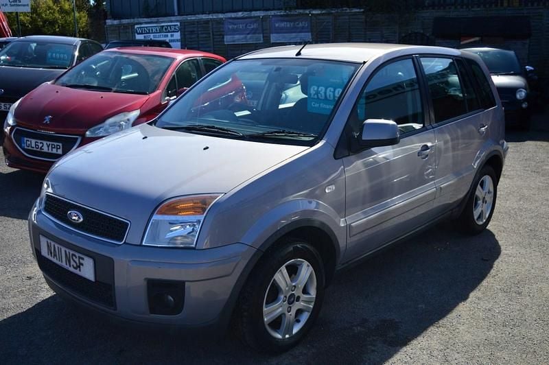 Used Ford Fusion Zetec 80 HP (58 kW) 2011 Silver Hatchback