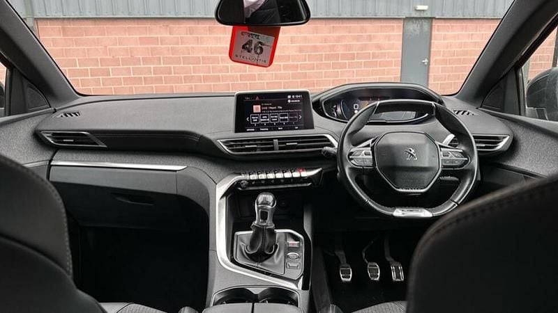 Used Peugeot 3008 Premium 129 HP (94 kW) 2019 Red SUV
