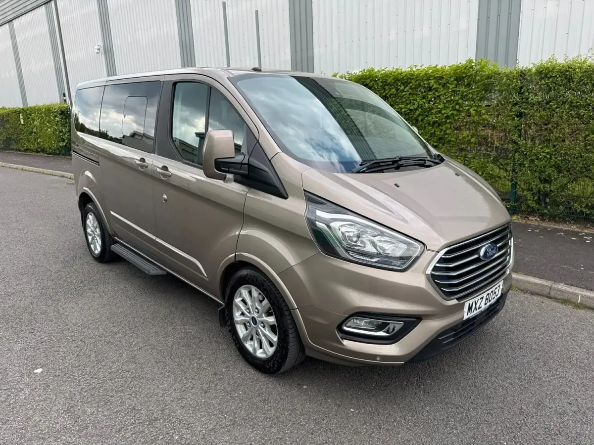 Usado Ford Transit Titanium 130 CV (95 kW) 2019 Plateado Monovolumen