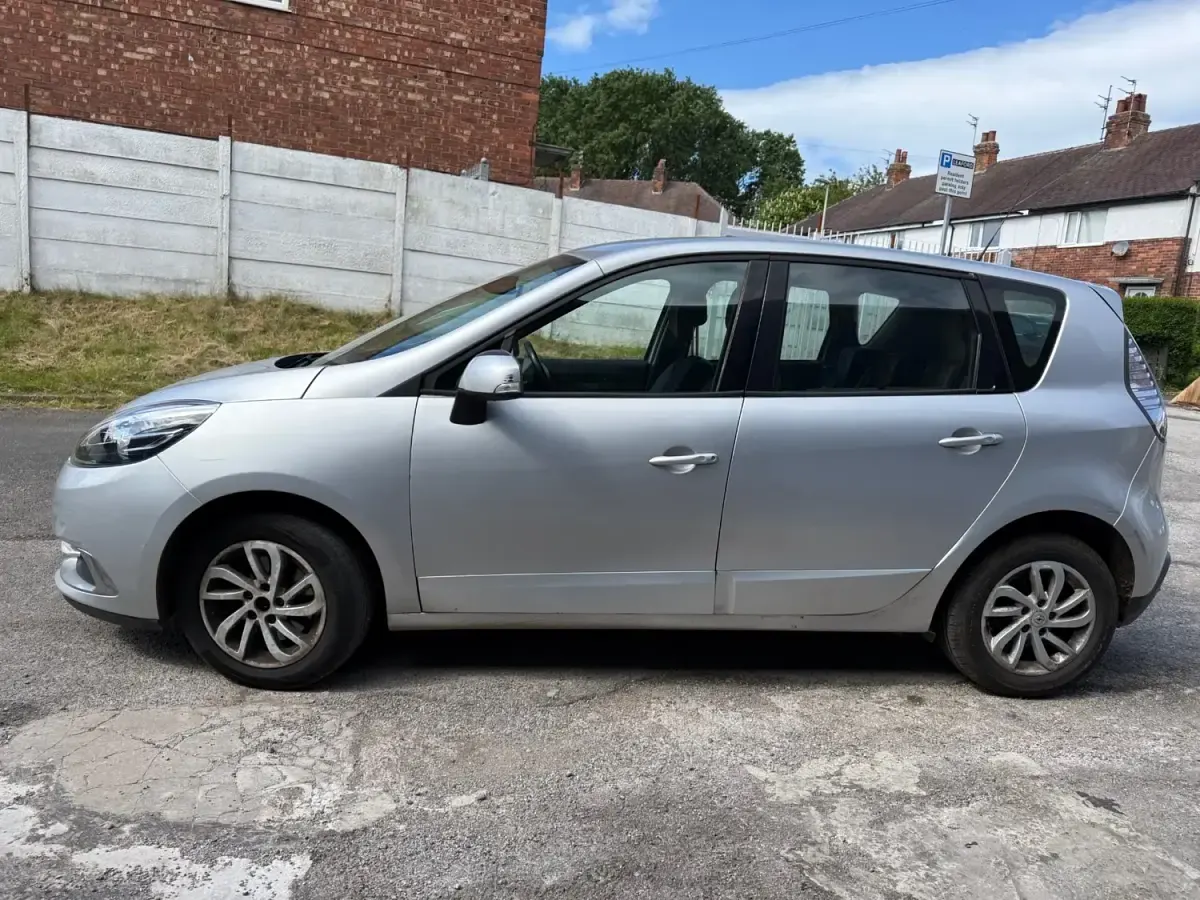 Używany Renault Scénic III Dynamique 110 KM (80 kW) 2013 Srebrny Minivan
