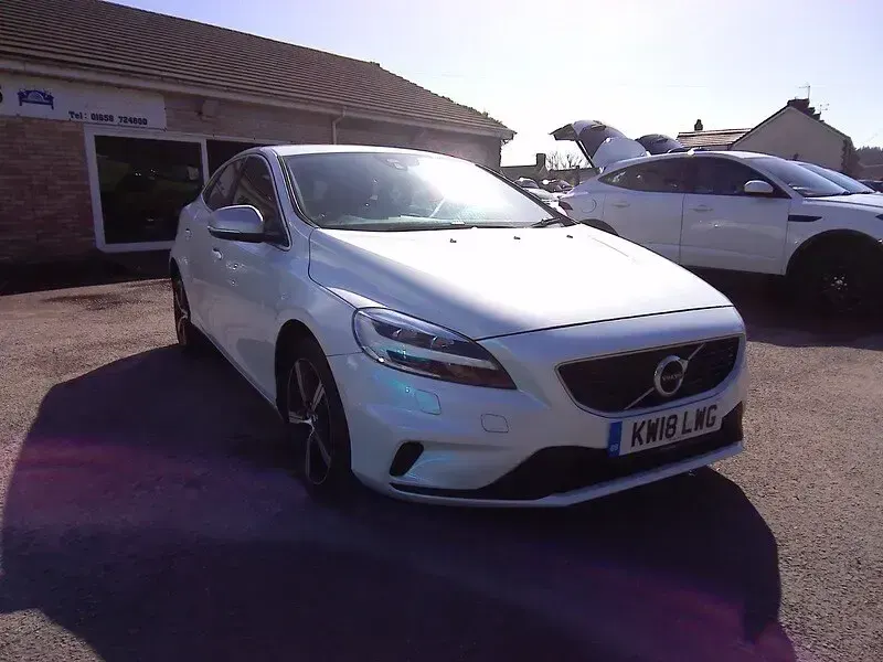 Usado Volvo V40 R-Design 120 HP (88 kW) 2018 Branco Citadino