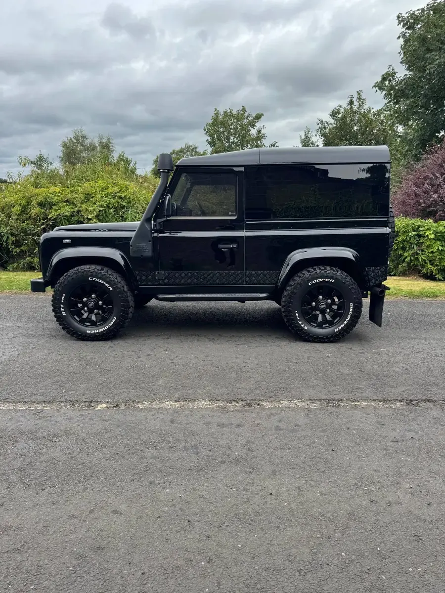Used Land Rover Defender 83 HP (61 kW) 1987 Black SUV