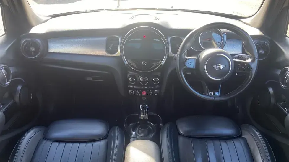 Begagnad Mini Cooper Exclusive 134 HK (98 kW) 2022 Grå Halvkombi
