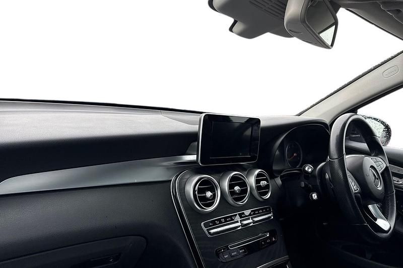 Used Mercedes GLC250 Premium 204 HP (150 kW) 2017 Black Estate
