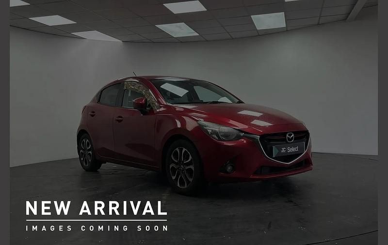 Begagnad Mazda 2 Inclusive 88 HK (64 kW) 2016 Röd Halvkombi
