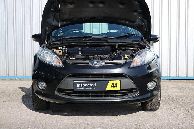 Used Ford Fiesta 70 HP (51 kW) 2012 Black Hatchback