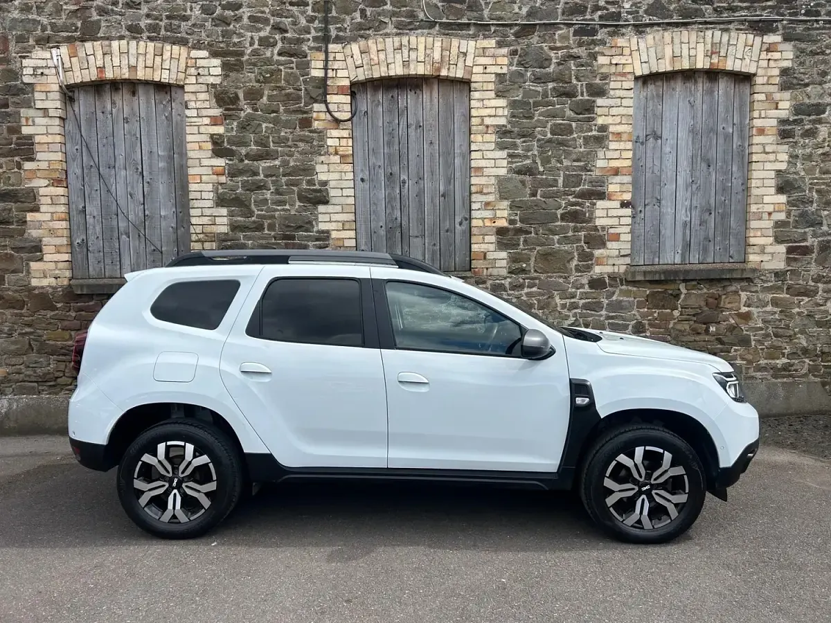 Used Dacia Duster Journey 130 HP (95 kW) 2023 White SUV