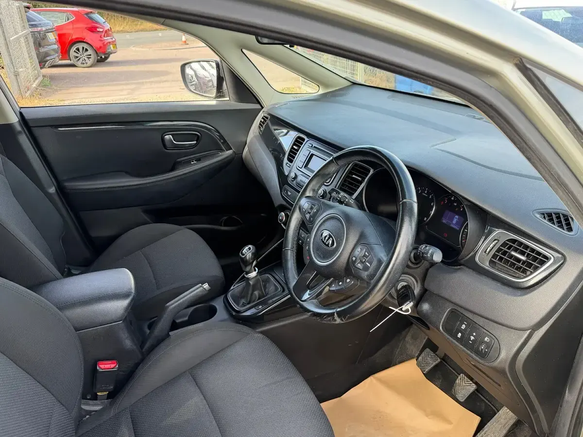 Used Kia Carens 2016 Silver MPV