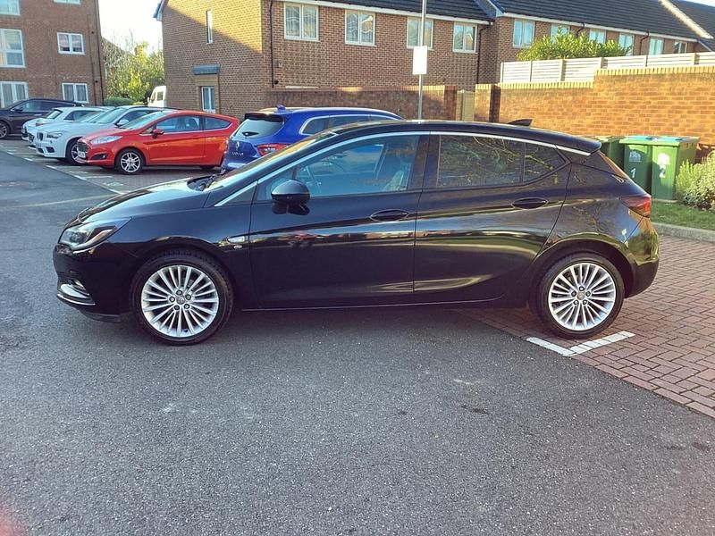 Used Vauxhall Astra Elite 150 HP (110 kW) 2016 Black Hatchback