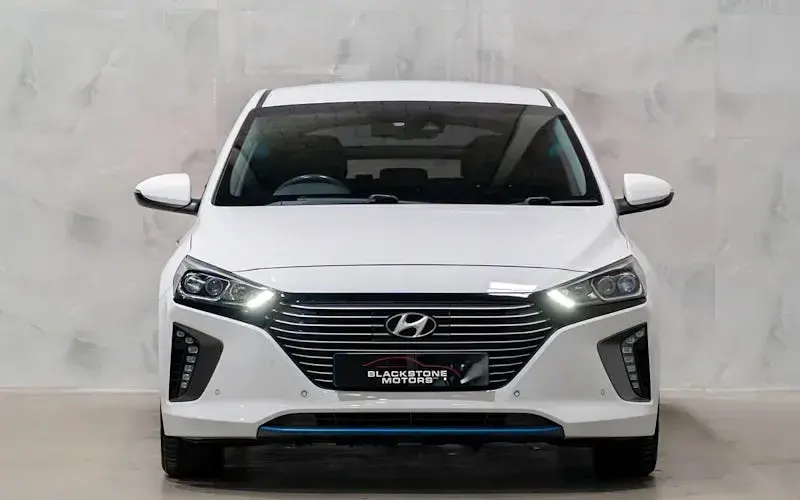 Used Hyundai Ioniq Premium SE 141 HP (103 kW) 2018 White Hatchback