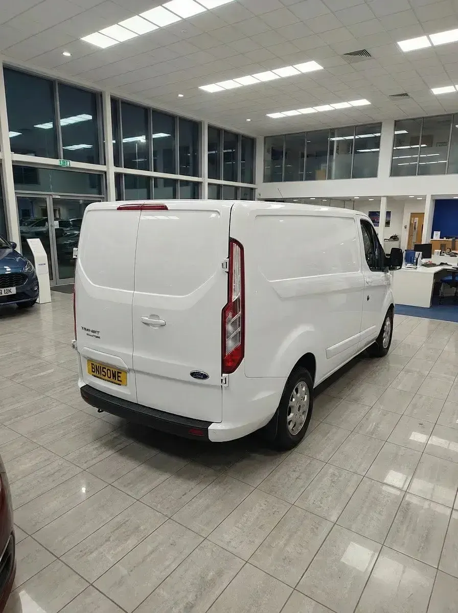 Begagnad Ford Transit Custom Limited 125 HK (91 kW) 2015 Vit Van
