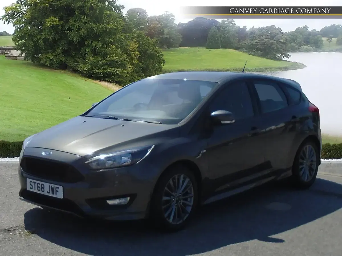 Used Ford Focus ST-Line 120 HP (88 kW) 2018 Grey Hatchback
