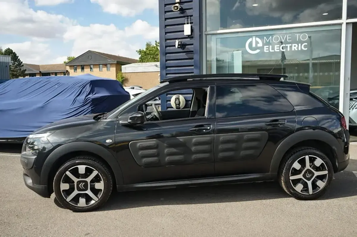 Used Citroën C4 Cactus Flair 81 HP (59 kW) 2016 Black Hatchback