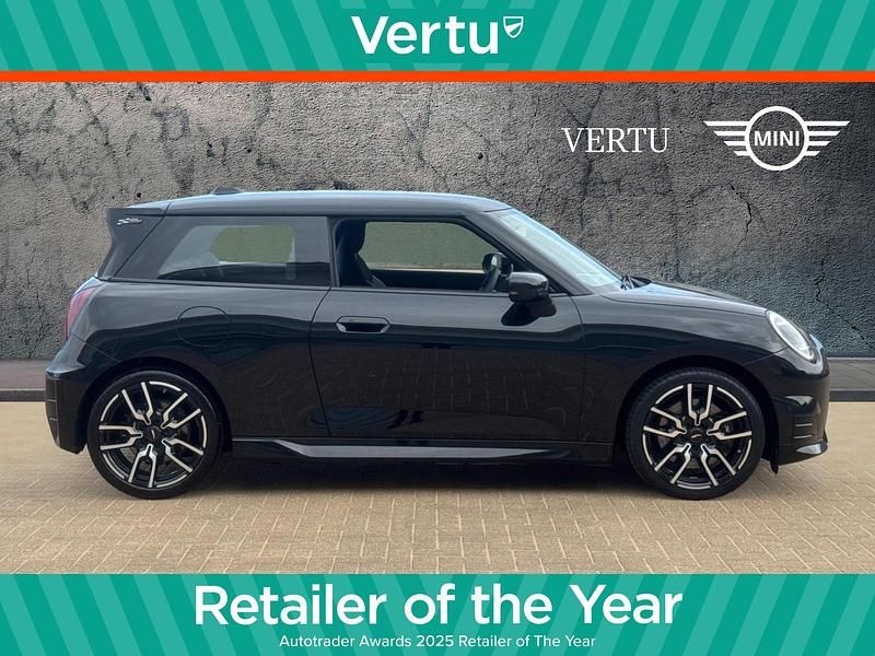 Used Mini Cooper SE Hatch 158 kW (215 HP) 2024 Black Hatchback