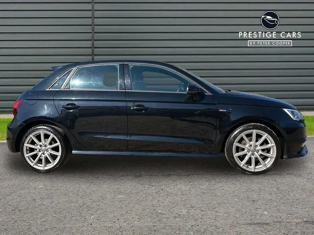 Begagnad Audi A1 S-Line 123 HK (90 kW) 2017 Svart Halvkombi