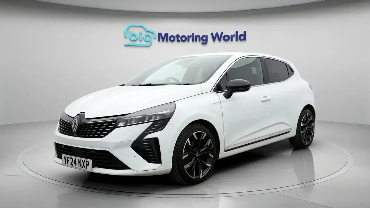 Used Renault Clio Techno 90 HP (66 kW) 2024 White Hatchback