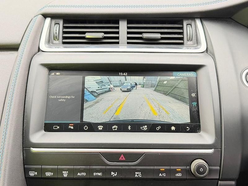 Usado Jaguar E-Pace R-Dynamic 150 HP (110 kW) 2019 Preto SUV