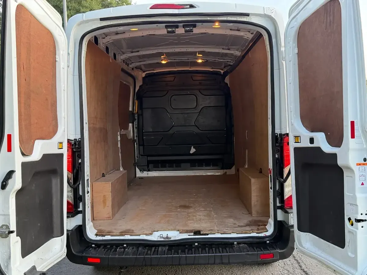 Used Ford Transit 105 HP (77 kW) 2024 White Van