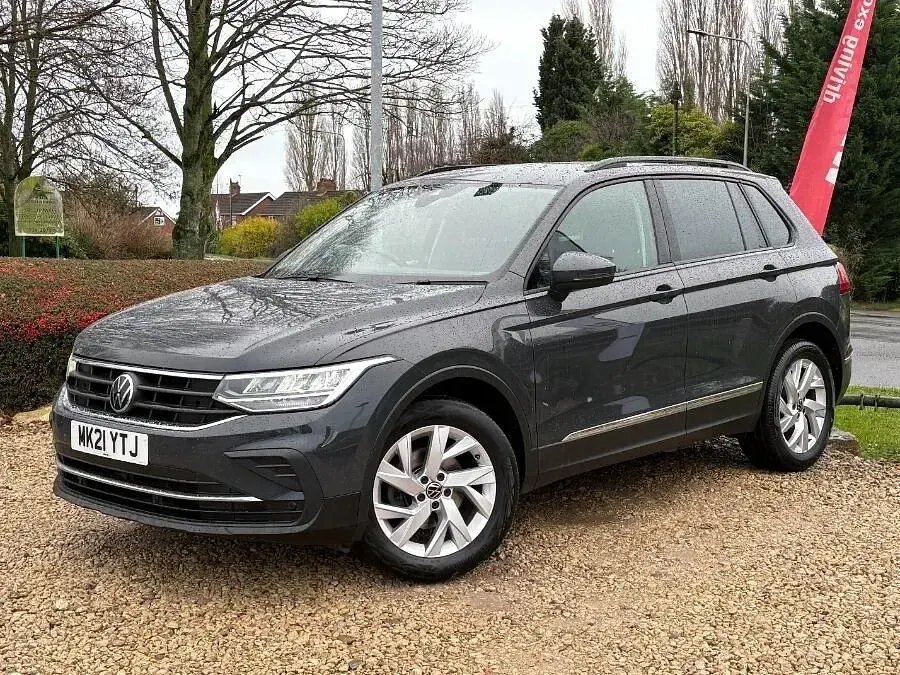 Begagnad VW Tiguan Life 150 HK (110 kW) 2021 Grå SUV