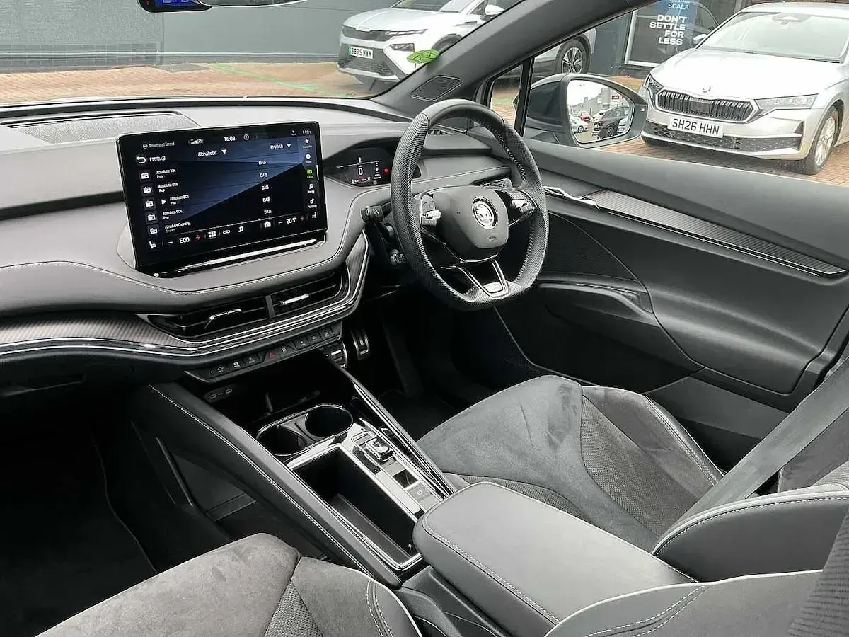 Used Skoda Enyaq iV SportLine 110 kW (150 HP) 2023 Brilliant silver metallic SUV