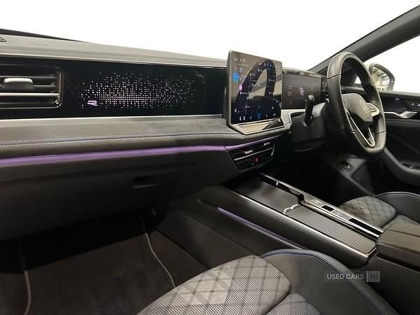 Used VW Passat R-line 150 HP (110 kW) 2024 White Estate