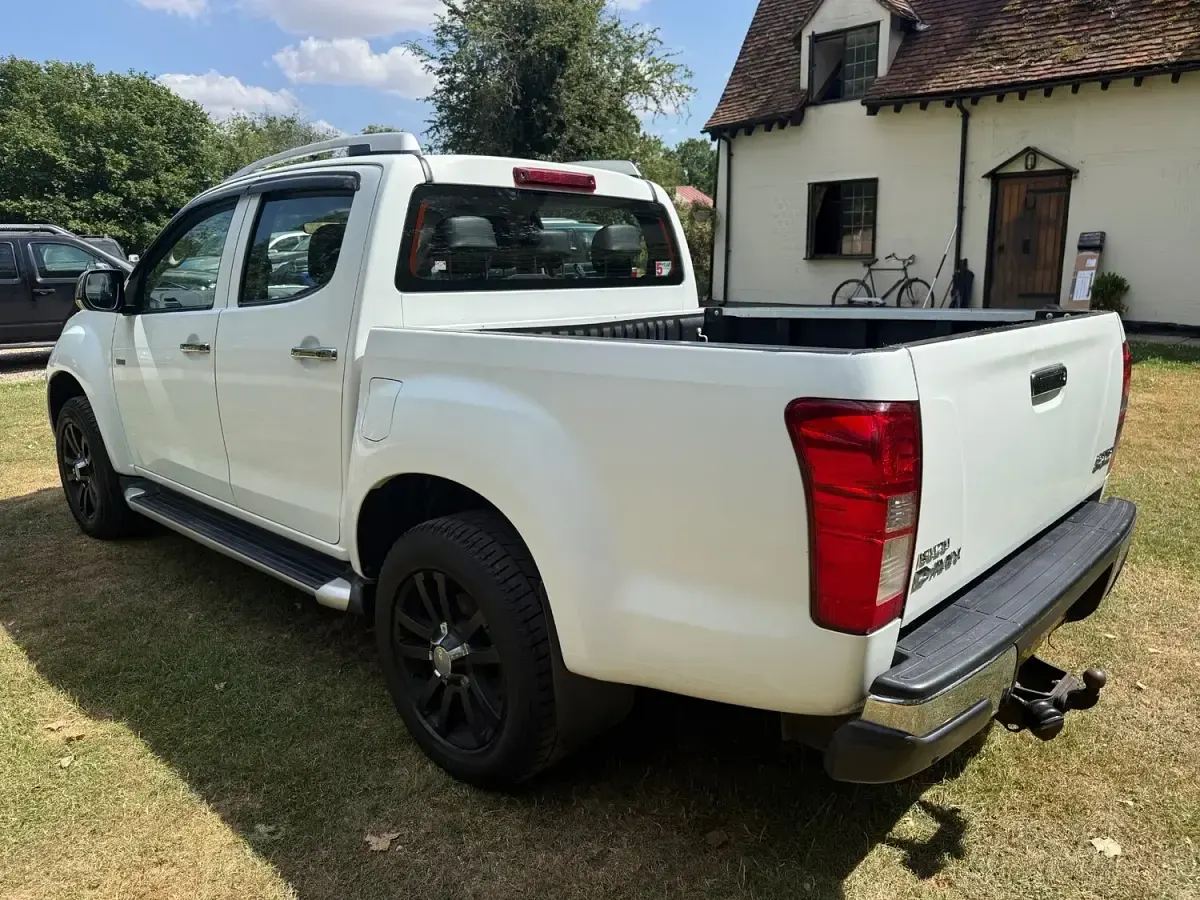 Used Isuzu D-Max 2013 White Pickup
