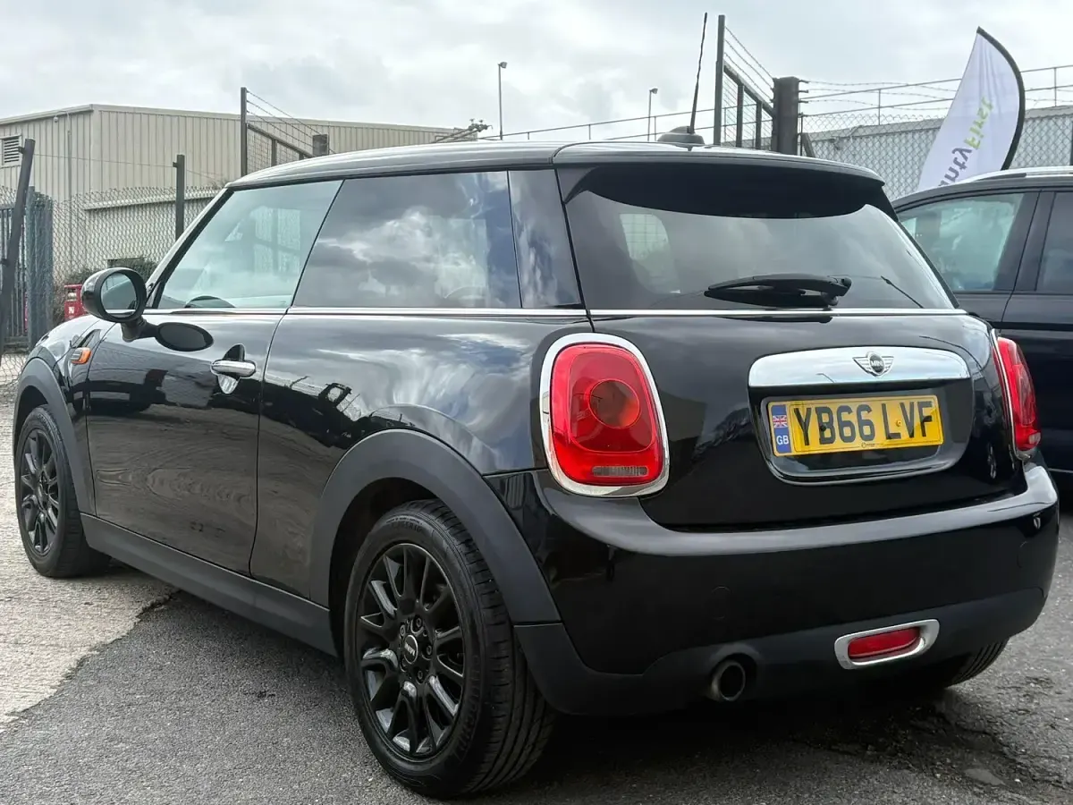 Used Mini Cooper Hatch 136 HP (100 kW) 2016 Black Hatchback