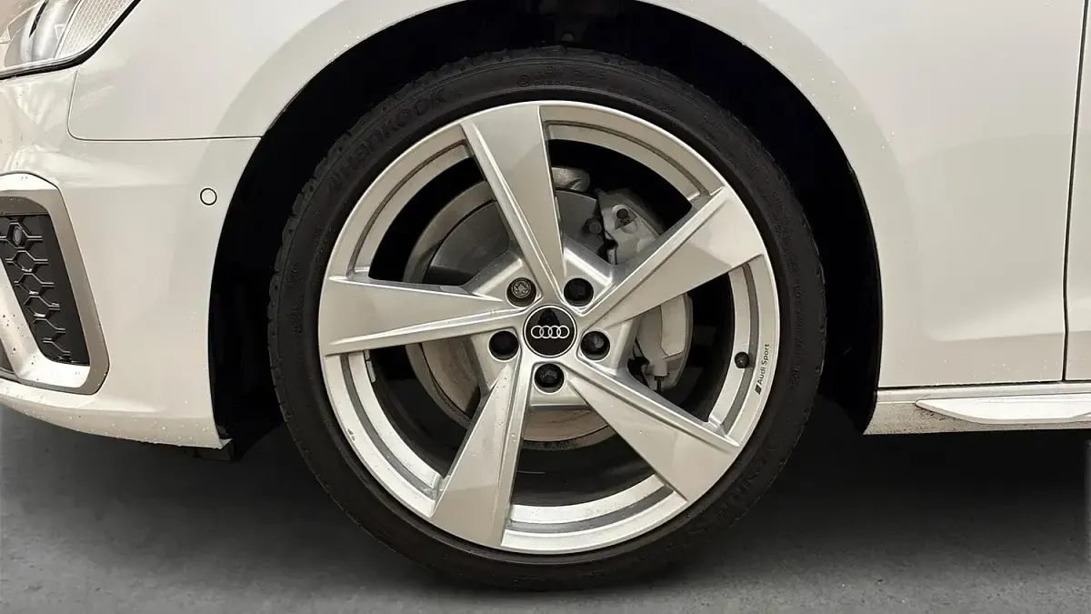 Used Audi A4 S-Line 204 HP (150 kW) 2024 White Estate