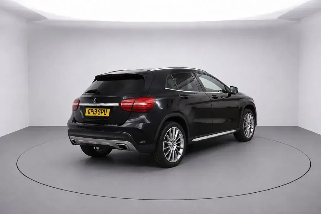Used Mercedes GLA180 AMG line 122 HP (89 kW) 2019 Black SUV