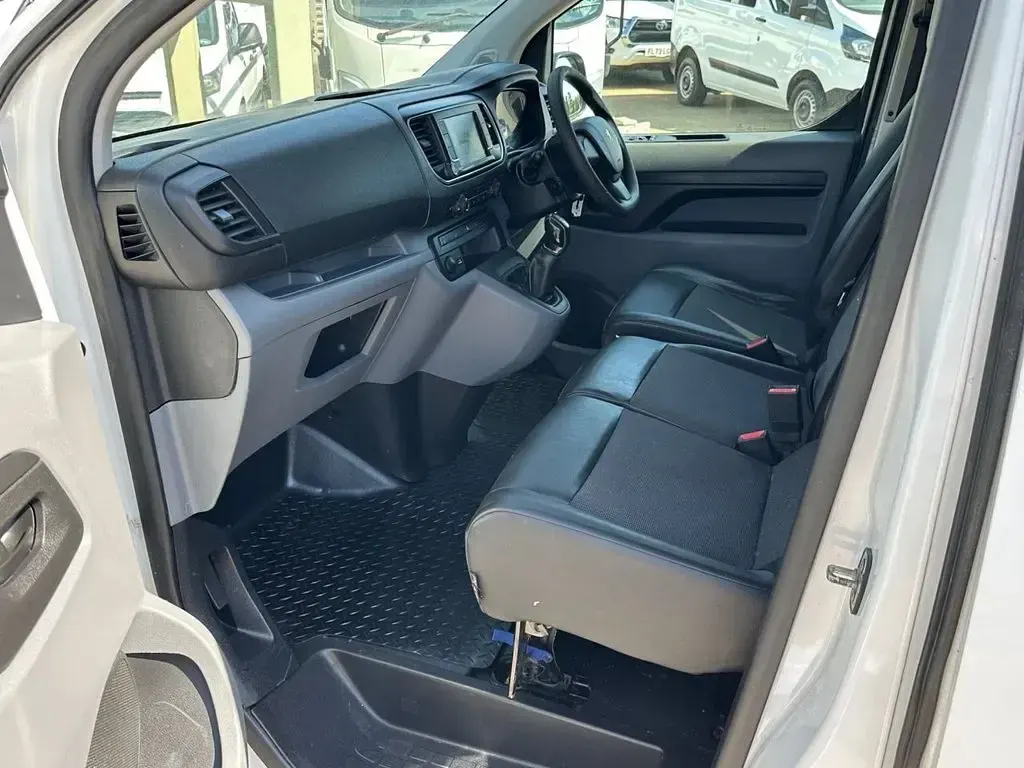 Used Peugeot Expert 2018 White Van