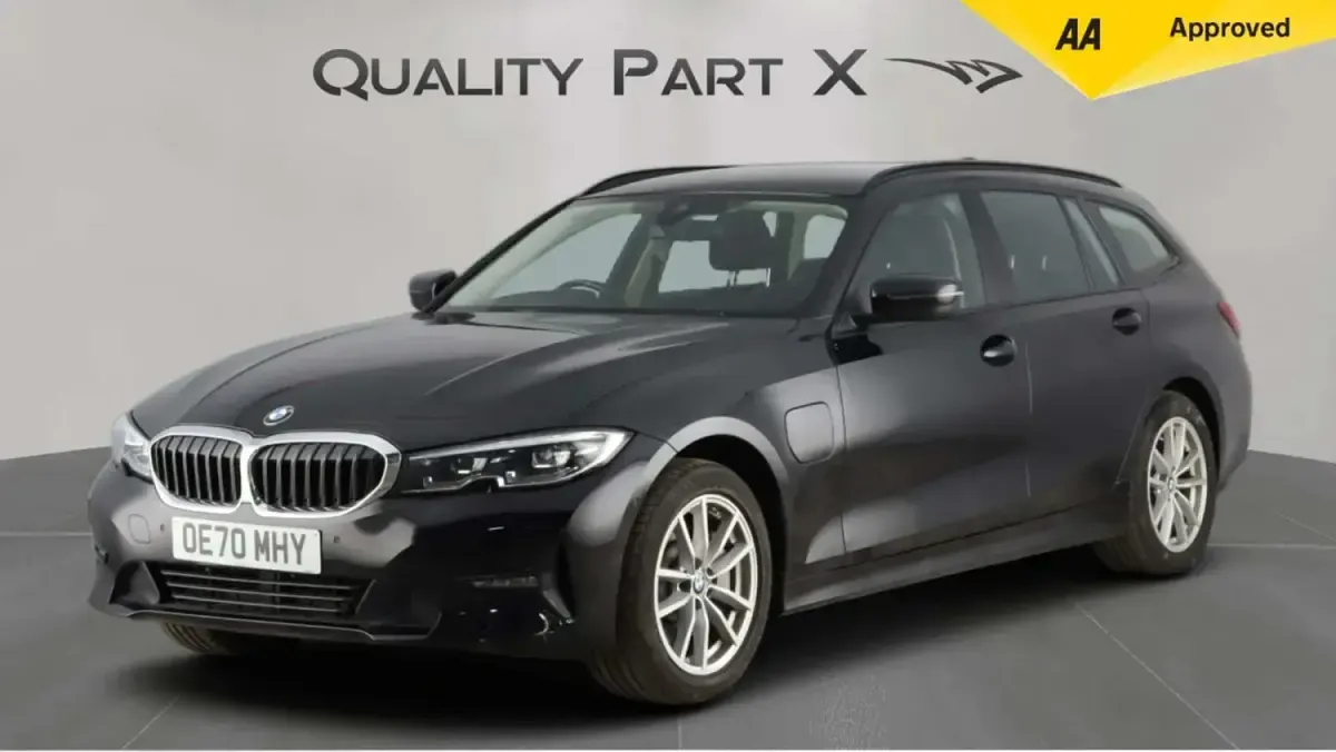 Begagnad BMW 330e 2020 Svart Kombi