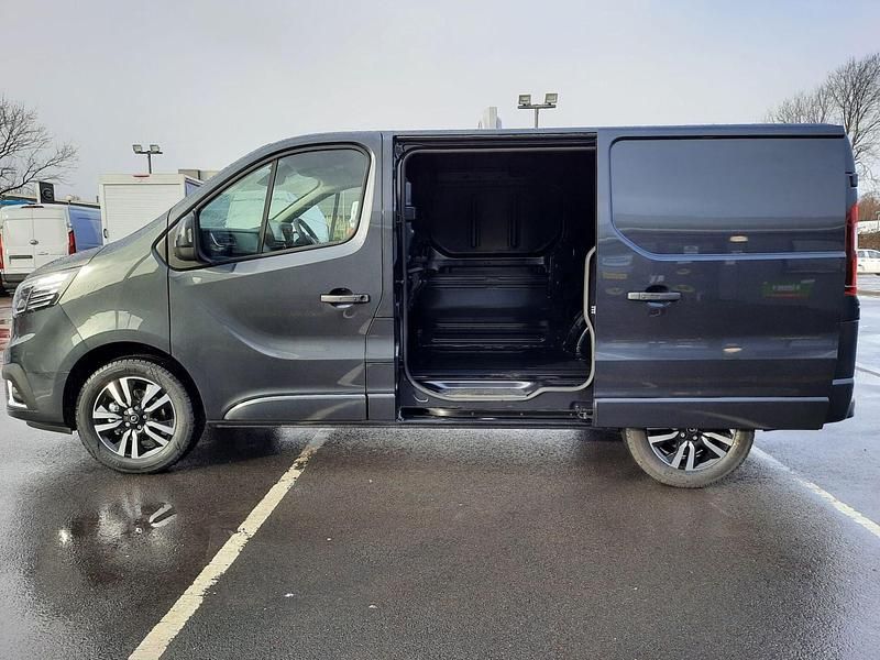 Used Renault Trafic 168 HP (123 kW) 2024 Grey MPV