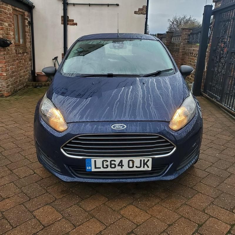 Used Ford Fiesta 95 HP (69 kW) 2015 Blue Van