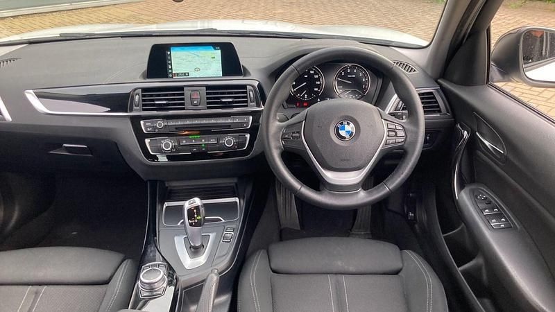 Used BMW 118 Sport Line 136 HP (100 kW) 2019 White Hatchback