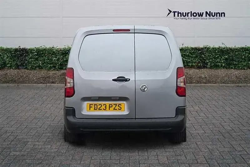 Begagnad Vauxhall Combo S 100 HK (73 kW) 2023 Grå Minibuss