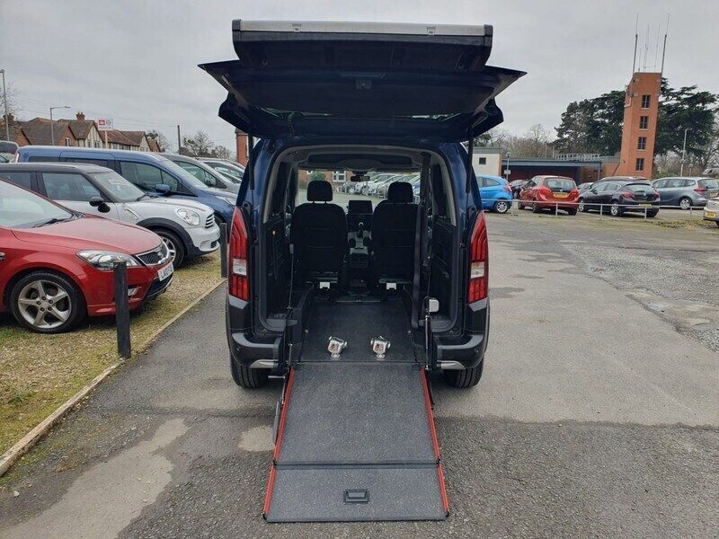 Deep blue Used 2020 Peugeot Rifter Allure MPV | £11,995 (Good price) - Image 1/4